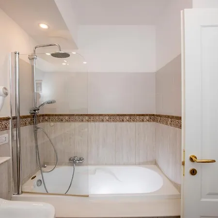 Maisondesfleurs63 Apartman *